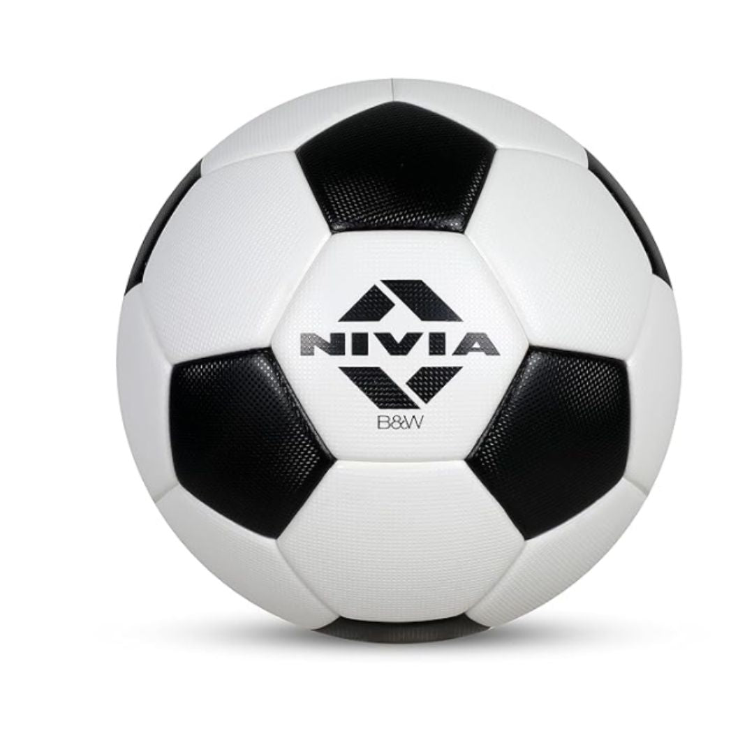 Nivia Black & White